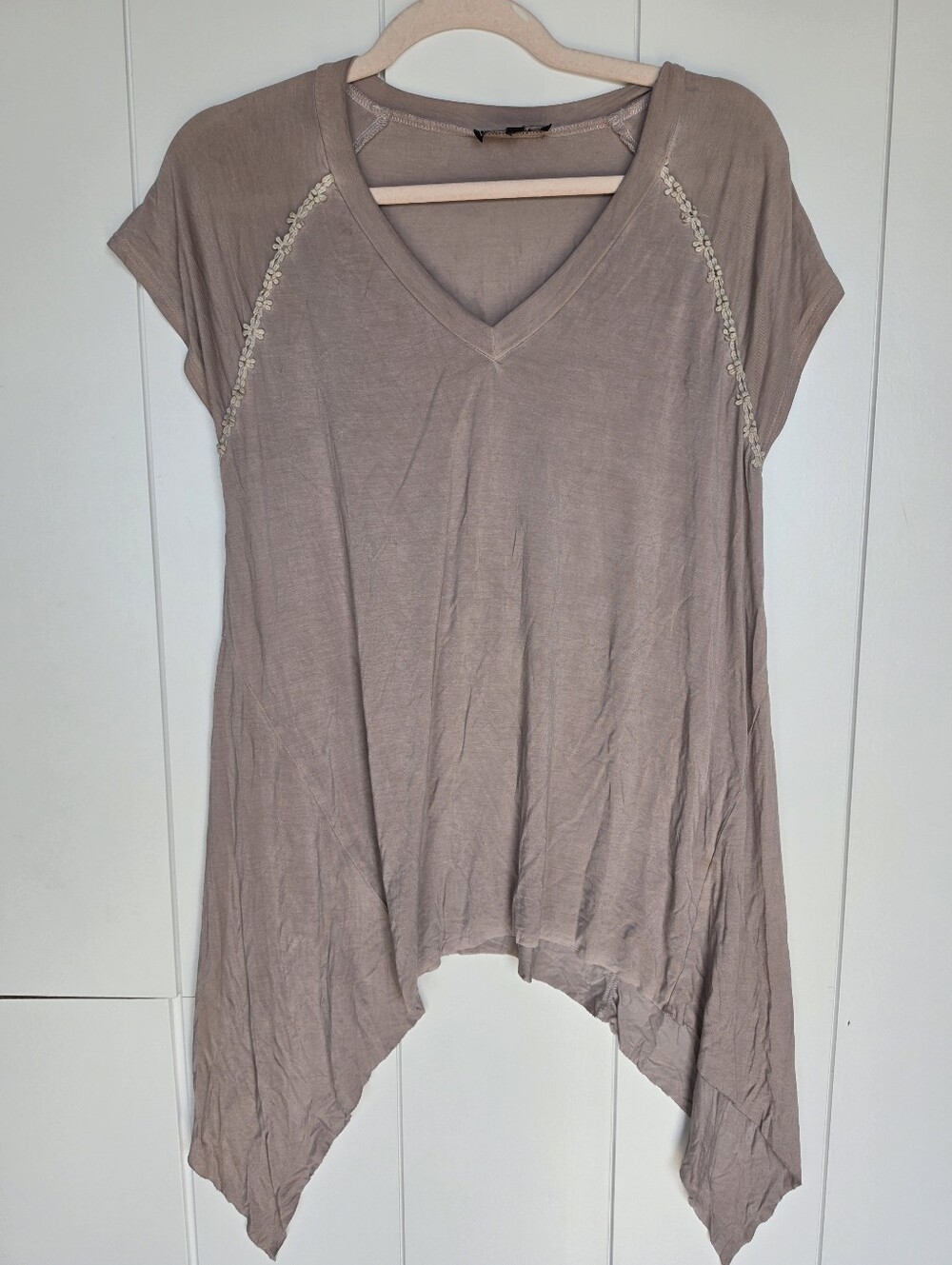 POL Shark Bite Hem Top – Stretchy Boho Tunic